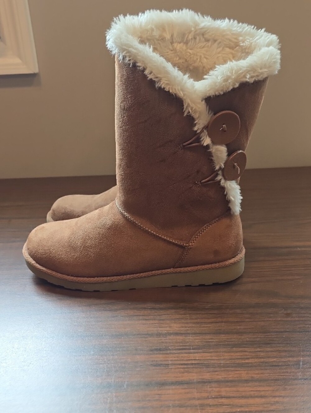 SO Women's Brown Faux-Shearling Button Winter Boots - Picture 5 of 10